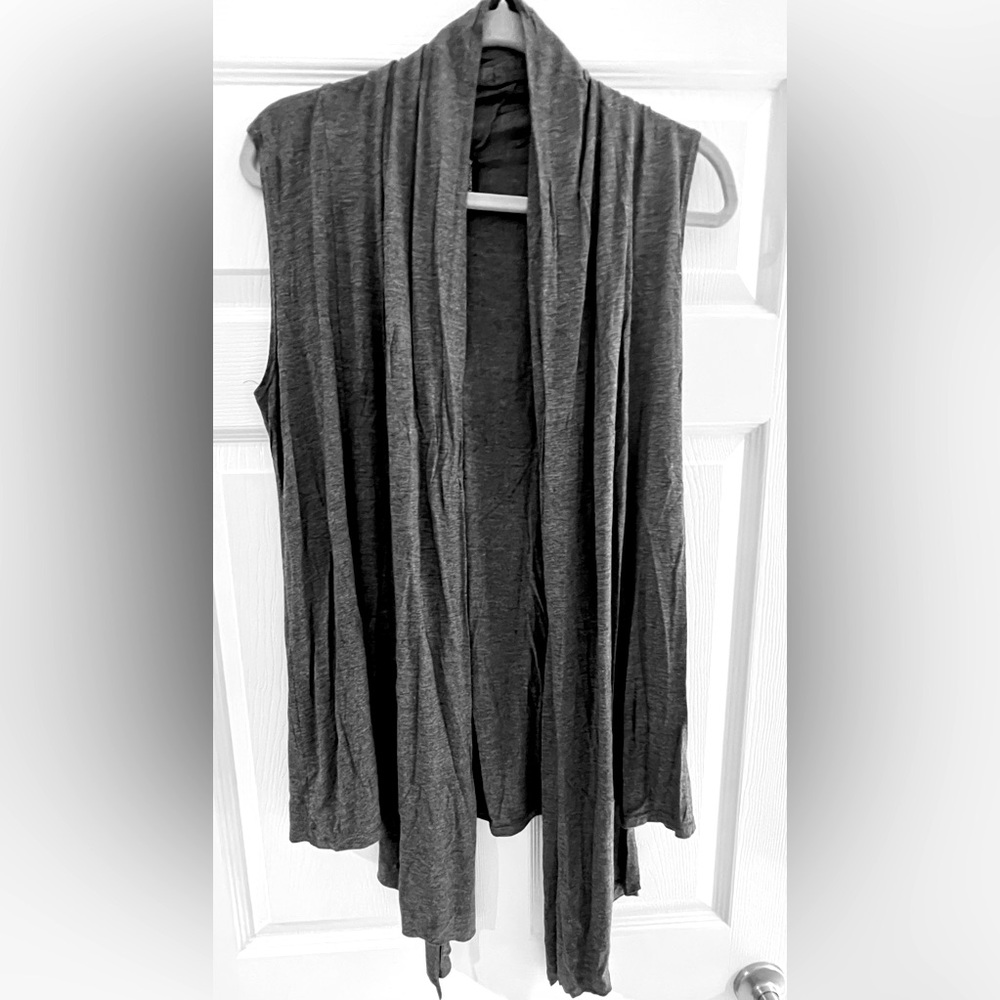 🩶 BEAUTIFUL SLEEVELESS VEST